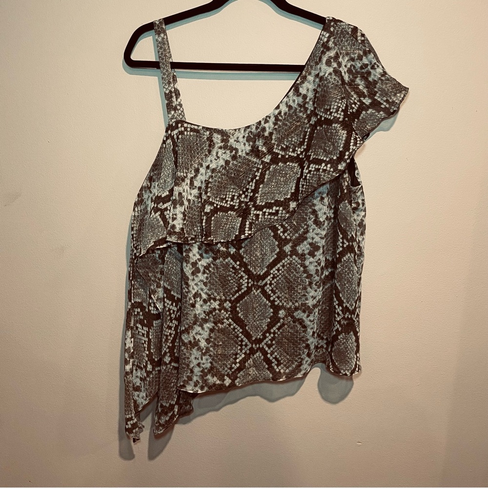 🧡INC metallic snakeskin beautiful 1 sleeve & 1 spaghetti strap blouse Mob Wife